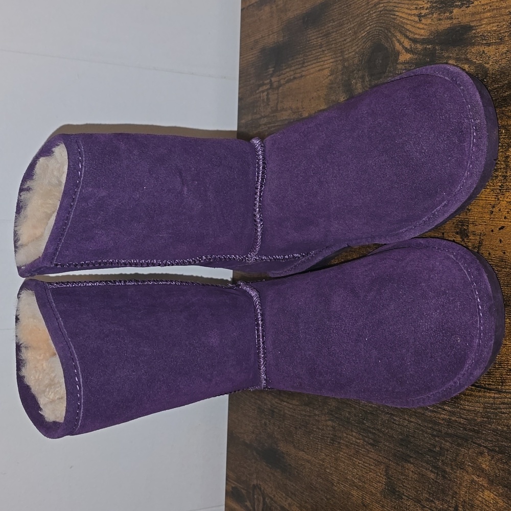 Color : plum , brand: bear paw ,size 8 med , brand new never used